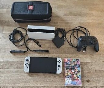 Nintendo Switch OLED s příslušenstvím