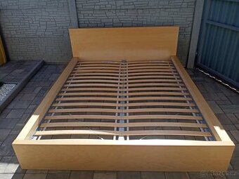 Prodám manželskou postel 160cm x 200cm