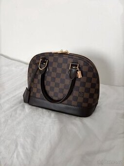 Hnědá kožená kabelka