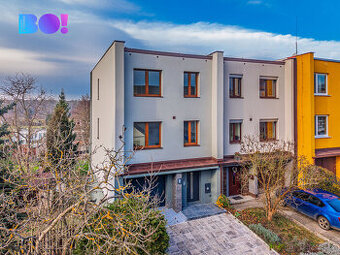Luxusně zrekonstruovaný řadový dům 239 m² s pozemkem 508 m²,