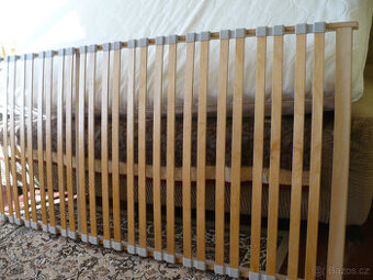 Nový lamelový rošt do postele 200 x 90 cm.