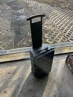 Voděodolný plastový kufr na kolečkách