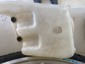 Nádoba ostřikovače