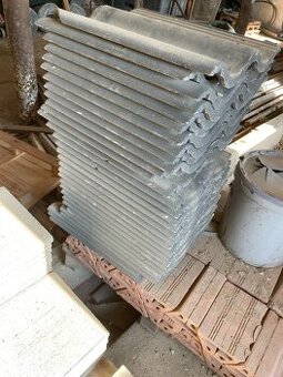 Střešní betonová krytina šedá - BRAMAC EN 490