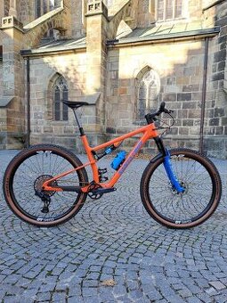 Zánovní custom Santa Cruz Blur C / Rock Shox Sid / Sram AXS