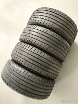215/55/17 Bridgestone Turanza, DOT 1723, vzorek 6.5mm-6.0mm.