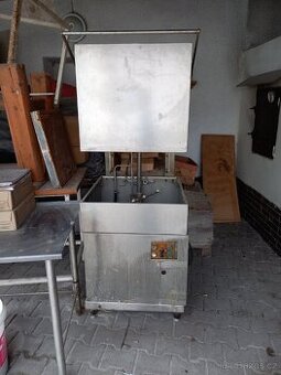 Průmyslová myčka nádobí