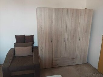 Rozebratelná šatní skříň velká + zdarma křeslo