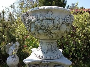 Zahradní dekorace- Květník Váza s ovocem