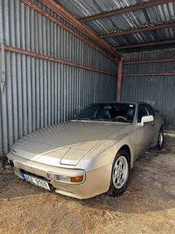 Porsche 944