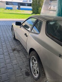 Porsche 944