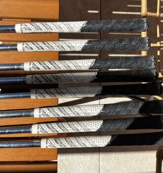 PRODÁM železa Titleist 695MB