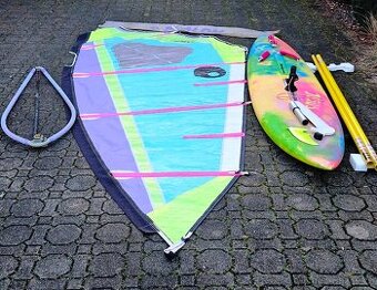 Windsurfingový komplet 165 litrů s oplachtěním 6,2