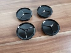středové krytky Mercedes 64mm stříbrné nebo černé