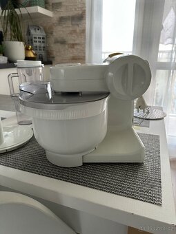 Kuchynsky robot BOSCH MUM s prislusenstvim