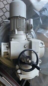 Motor s převodovkou