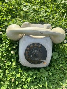 Starý retro telefon Tesla. - 1