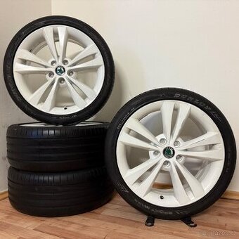 ŠKODA OCTAVIA RS 5x112 R18 ET51+LETNÍ 225/40R18 4m