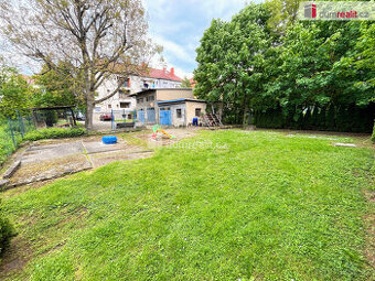 Prodej tří garáží a stavebního pozemku o výměře 857 m² v Uhe - 1