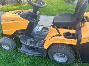 Zahradní traktor Estate 3084