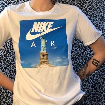 Koupím tričko Nike air graphic tee
