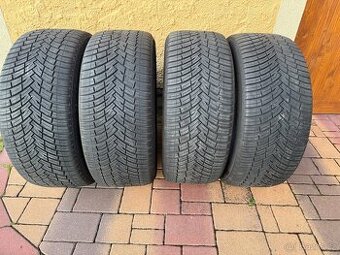 Prodám pneumatiky Pirelli Scorpion o rozměru 255/45,R19.