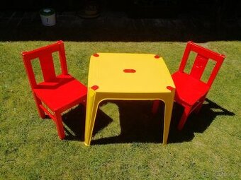 Dětské dřevěné židličky IKEA - 2 ks + plastový stolek
