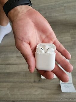 Apple airpods 2019