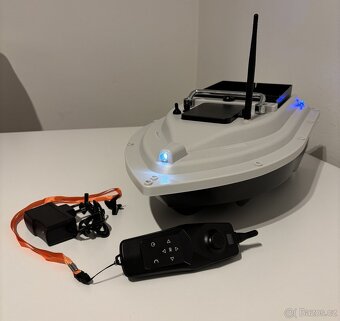 Zavážecí loďka s GPS, baterie 18000mAh - JEDNORUČNÍ OVLADAČ