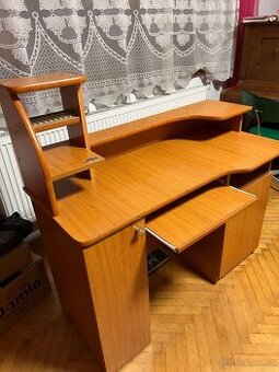 Prodám kvalitní herní stůl