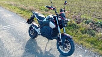 ELEKTRICKÝ Skůtr HECHT STRATIS  březen 2024