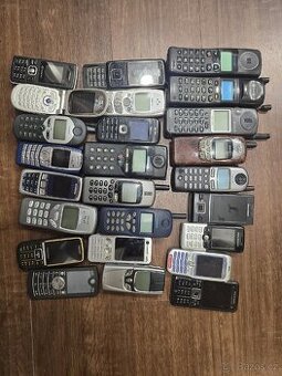 Mix mobilních telefonů 25ks- Nokia 8850 a spol