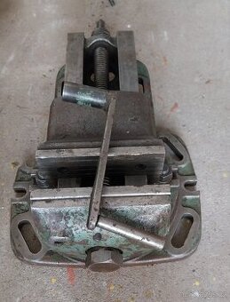 Svěrák strojní,  otočný