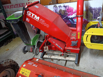 Nesený štěpkovač na traktor