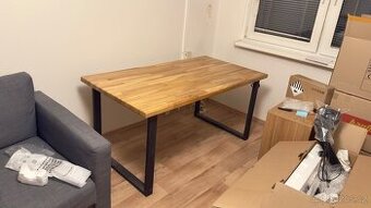 Pracovní / jídelní masivní stůl z dubového dřeva