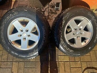 Kola Jeep wrangler JK Rubicon