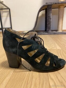 Dámské černé sandály na podpatku
