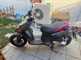 Aprilia SR Motard 125