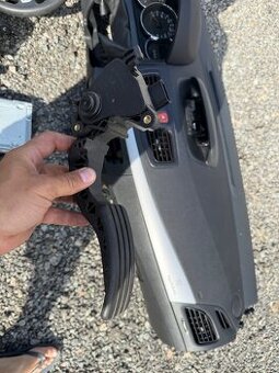 Elektronický pedál plynu 180100024r