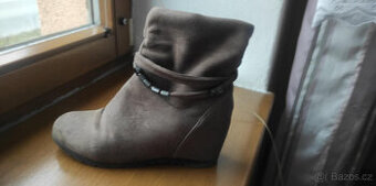Semišové kotníkové boty