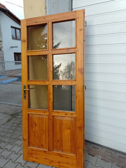 Prodám vchodové dveře modřínové