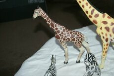 39Z - Žirafa NE Schleich ale Papo,