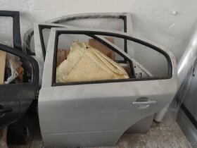 Škoda Octavia 1 Sedan dveře