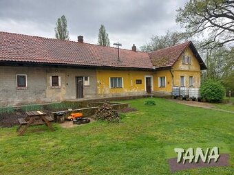 Prodej podílu o velikosti 1/2 - Zemědělská usedlost v Českém