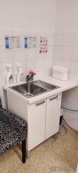 Dřezová skříňka
