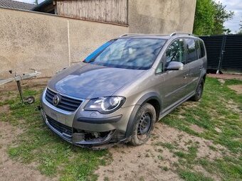 Volkswagen Cross Touran na náhradní díly
