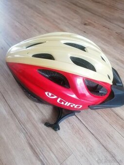 Dámská cyklistická přilba