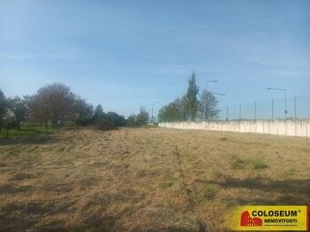 Sebranice - zahrada, 2000 m2, příjezdová asfaltová komunikac