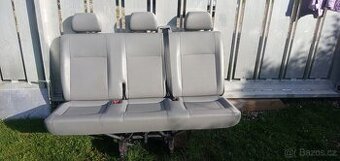 PRODÁM ZADNÍ TROJSEDAČKU DO VW TRANSPORTER T5 ŠEDÁ PĚKNÁ