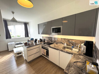 Pronájem bytu 2+kk, 48 m2, cihla, zařízený, Praha 8 - Karlín